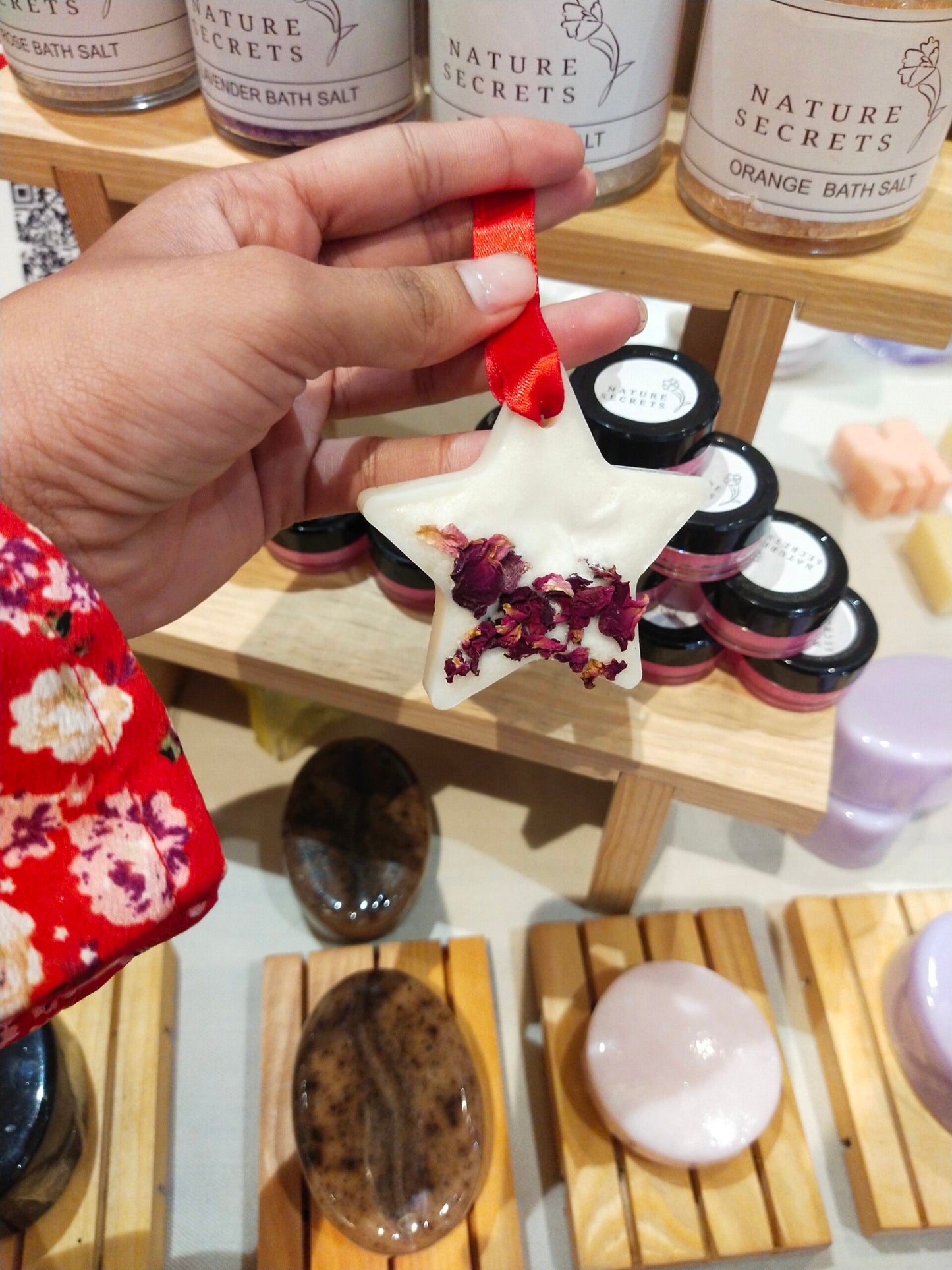 Rose wax sachet